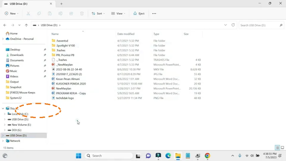 File Explorer menampilkan USB Drive yang sudah terbaca kembali