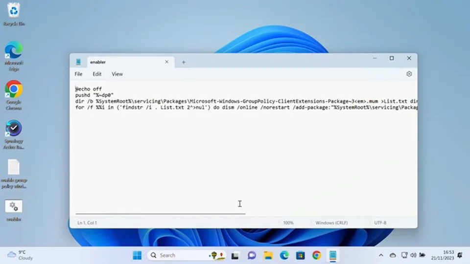 Notepad dengan script pengaktif gpedit.msc yang sudah ditempel