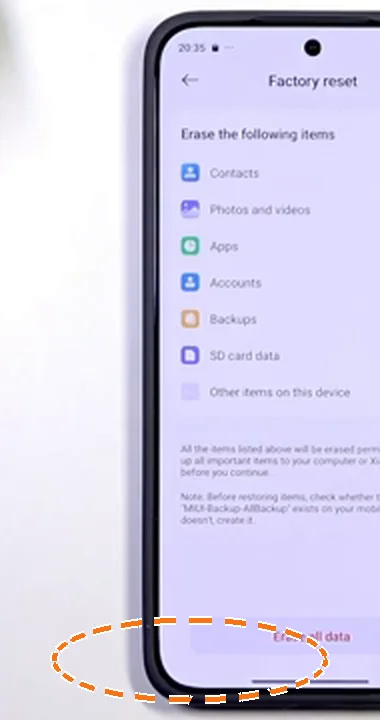 Layar Reset pabrik HyperOS yang menampilkan daftar data yang akan dihapus dan tombol Hapus semua data