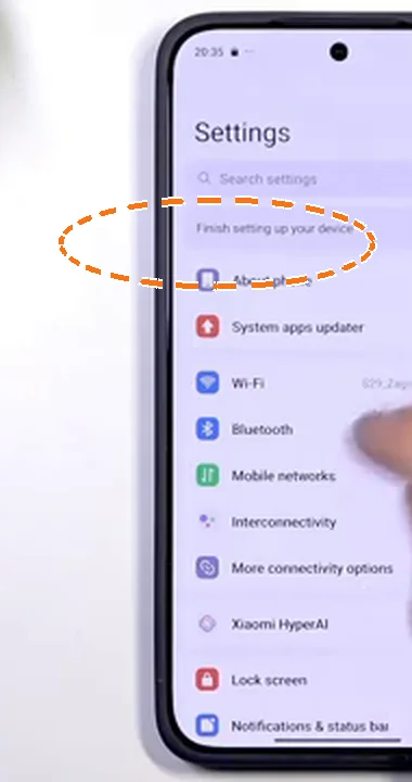 Layar Pengaturan HyperOS dengan menu Tentang ponsel di urutan paling atas